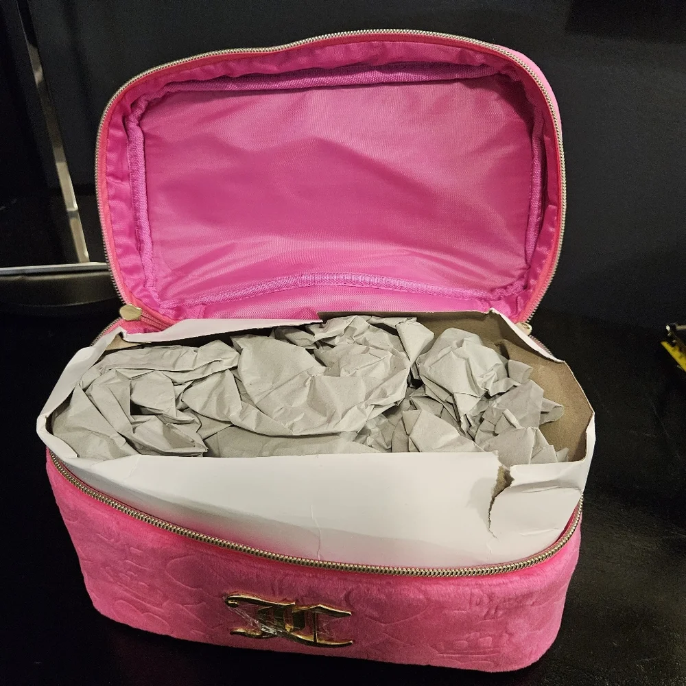 Juicy Couture Pink/Gold Logo Velour Makeup Bag Includes 1 Toiletry Bott…
